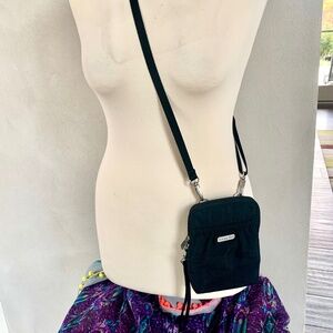Baggallini Black RFID Blocking Adjustable Detachable Strap Crossbody Travel Bag
